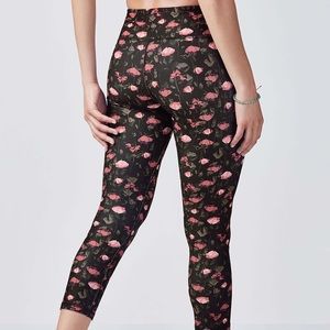 Fabletics mid rise powerhold Capri